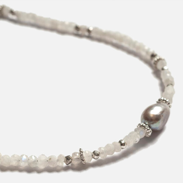 Collier en pierres de lune et perle d'eau douce