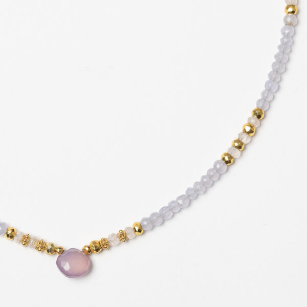 Collier en Calcédoine “lavande” et Quartz rose Amrita N°15